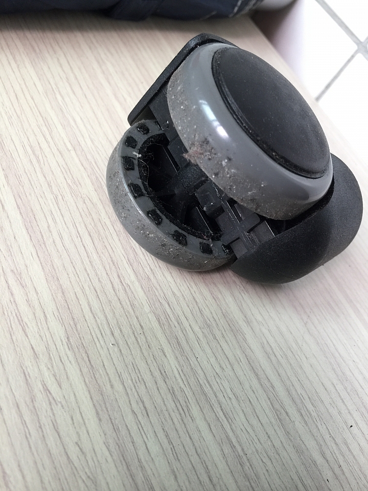 辦公椅的PU輪,我的怎麼跟別人不一樣