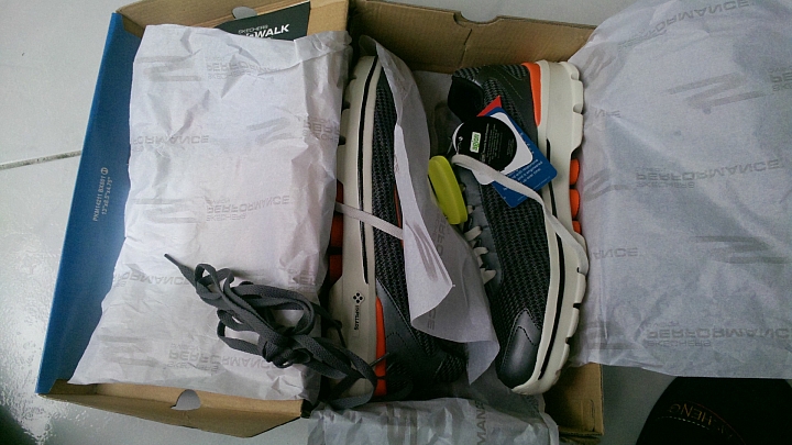 Skechers新款健走運動鞋