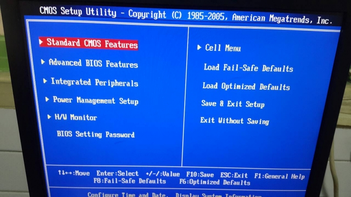 請問我電腦開機~出現這幾個畫面~要怎麼解決?才能回到桌面?謝謝!