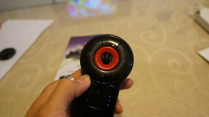 【試用】娛樂不受"線"  全家歡樂無上限  BenQ 電視上網精靈 JM-250試用分享