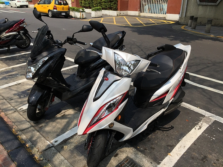 KYMCO 50廠慶版 DIY 安全帽 （ZEUS 613 & 202FB 消光黑）