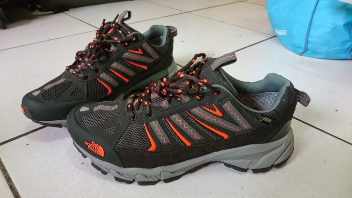 TNF低筒登山鞋簡易開箱