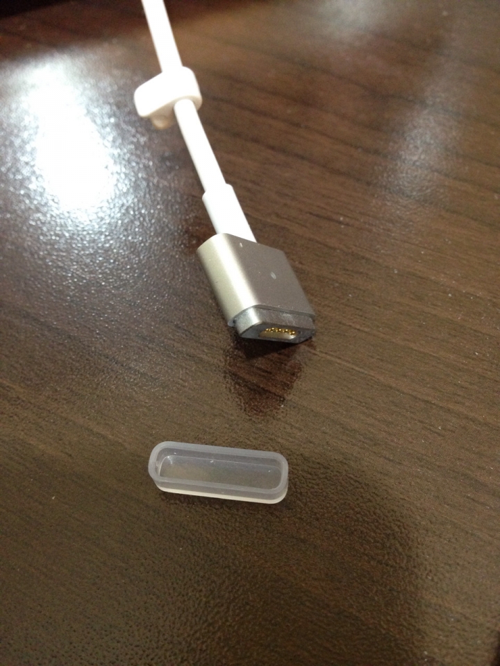 mbp 充電器磁吸接頭的塑膠護殼