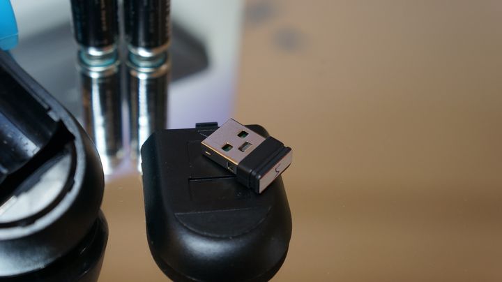 【試用】娛樂不受"線"  全家歡樂無上限  BenQ 電視上網精靈 JM-250試用分享