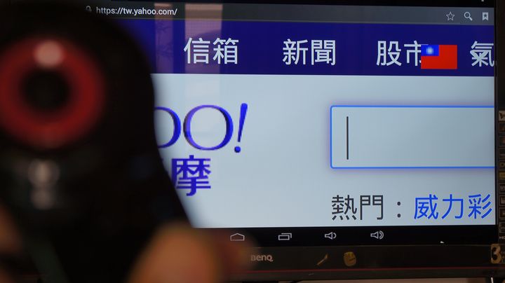 【試用】娛樂不受"線"  全家歡樂無上限  BenQ 電視上網精靈 JM-250試用分享