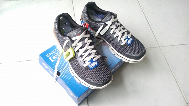 Skechers新款健走運動鞋