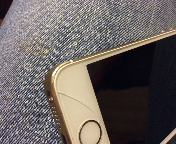 求救！iPhone5S 螢幕裂一痕