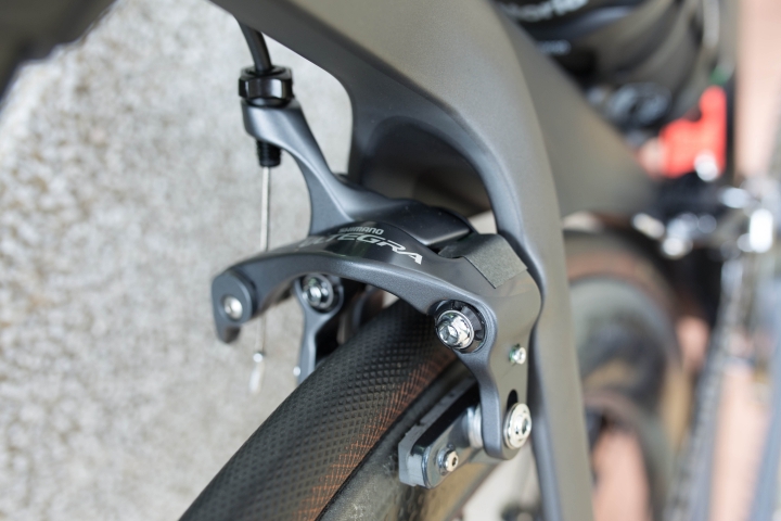 [開箱] Canyon Aeroad CF SLX 7.0 有一點失望...