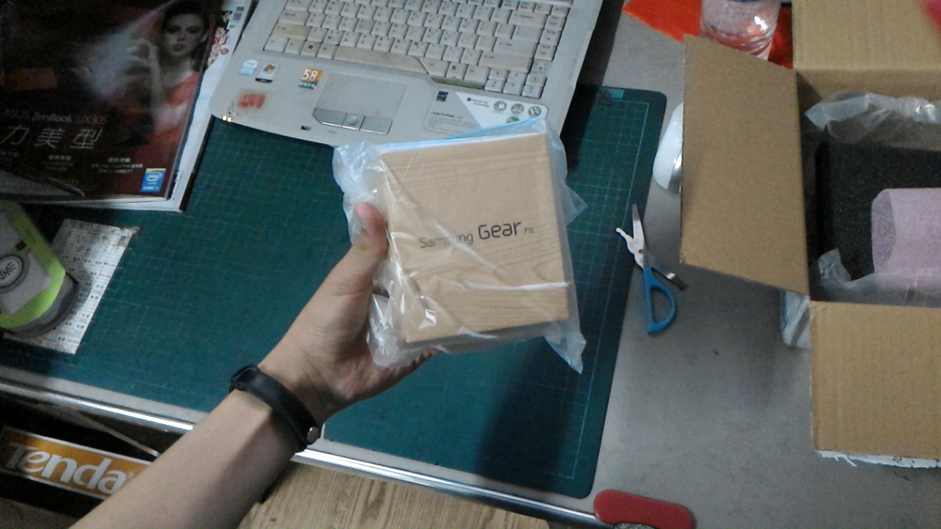 遲來的Gear Fit~~