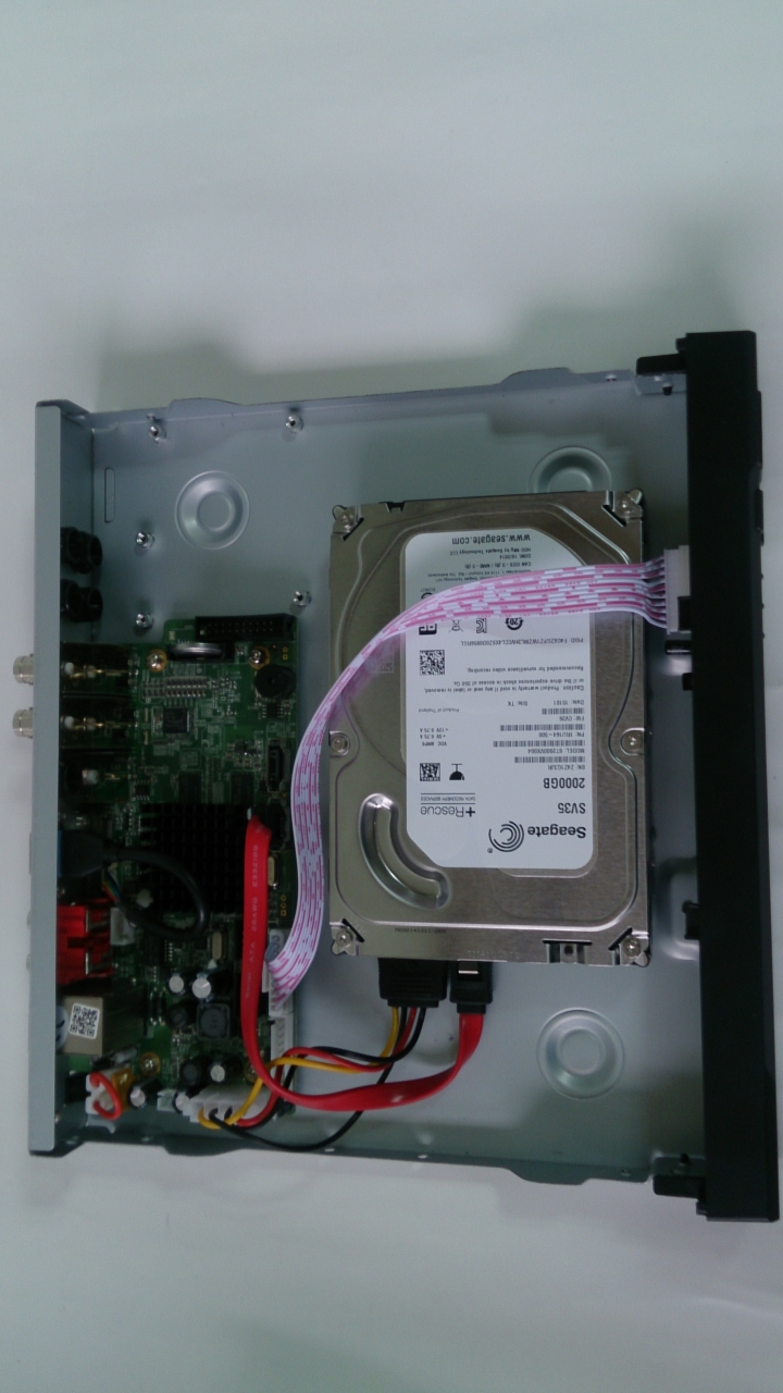 [開箱]DVR 新手開箱心得文(白牌 DVR 配 Seagate 監控資料救援碟 2TB)
