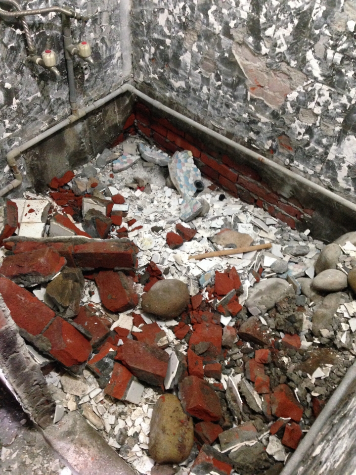【DIY】翻修一間屋齡比自己還老的房屋《05/03更新》(現在打算全部整理好再分享！謝謝！)