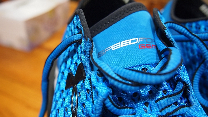 像飆速般的速度感受，UNDER ARMOUR SPEEDFORM GEMINI能量跑鞋開箱試用