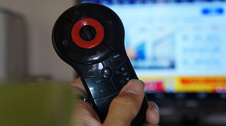 【試用】娛樂不受"線"  全家歡樂無上限  BenQ 電視上網精靈 JM-250試用分享