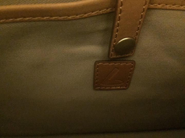 土屋鞄製造所Gadget 拉鍊斜背包(簡單開箱)