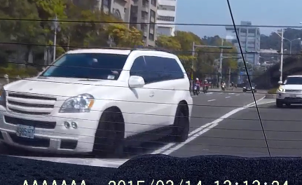 後檔或後車牌處還是應裝記錄器...看看我的截圖