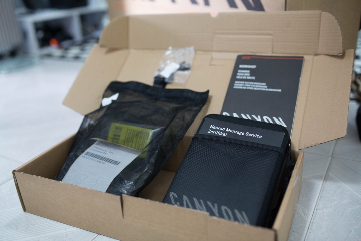 [開箱] Canyon Aeroad CF SLX 7.0 有一點失望...