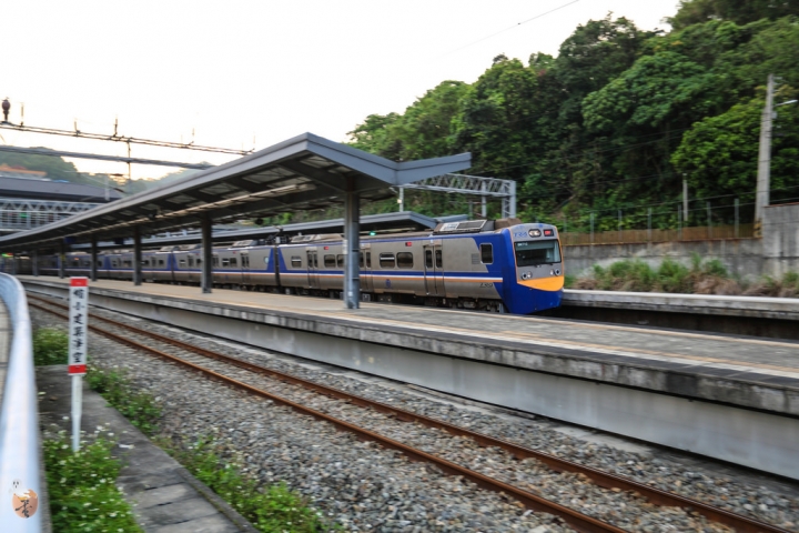 [新北]山佳火車站追火車、青島藥燉牛肉麵  by蛋拔