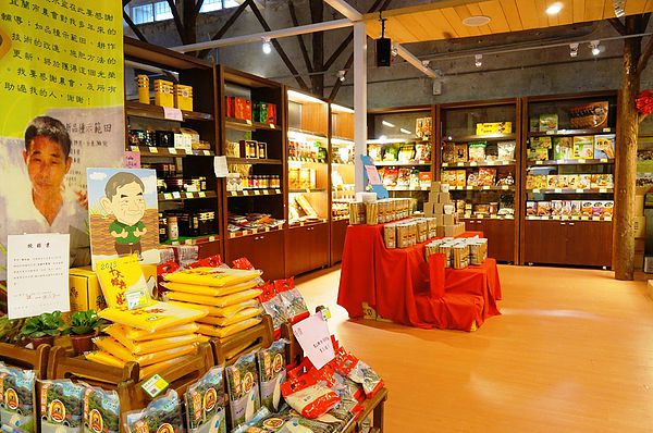 宜蘭美食推薦-超平價農村主題咖啡廳＂六號糧倉＂近東門夜市