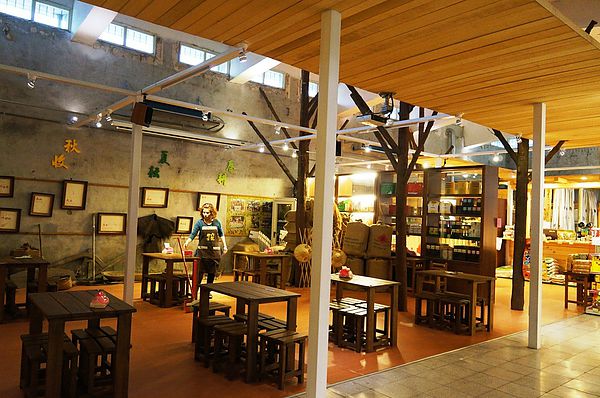 宜蘭美食推薦-超平價農村主題咖啡廳＂六號糧倉＂近東門夜市