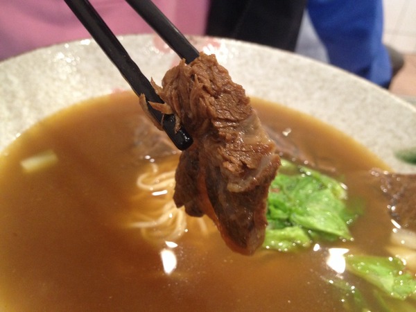 甘老味健康牛肉麵-燉煮到恰到好處的腱子肉，還有超值餛飩湯