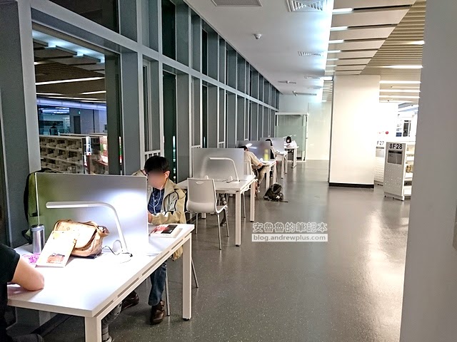 新北市圖書館新總館 - 簡約新穎又具未來感的圖書館,24小時開放,挑燈夜戰的用功者有福囉~