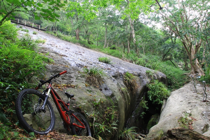 嘉南雲峰下豐山石盤谷單車O型環線