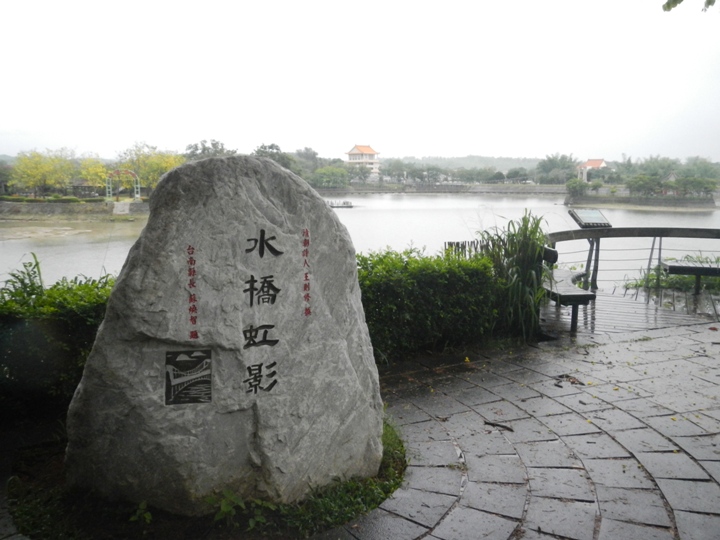 難忘「濕背秀」的一馬--阿勃勒花季馬拉松