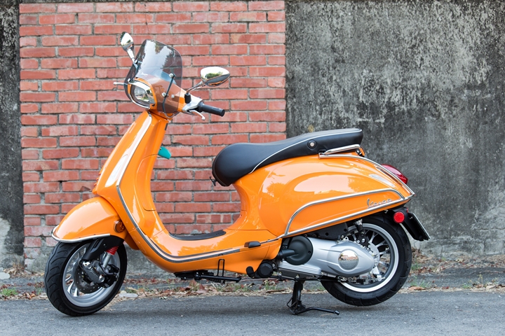 Vespa Sprint 125 女友的小夢想，外加懶人洗車的好幫手，6H石英結晶鍍膜一次搞定