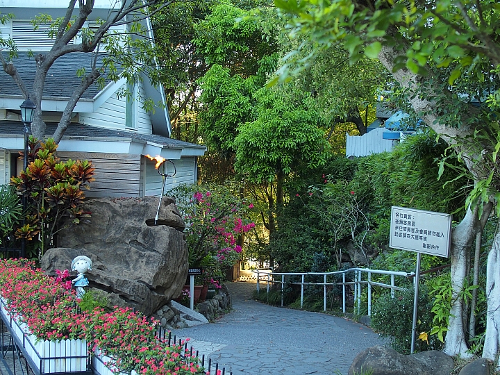 春天去，夏天也去，享受山城般的悠閒在關仔嶺景大渡假莊園。