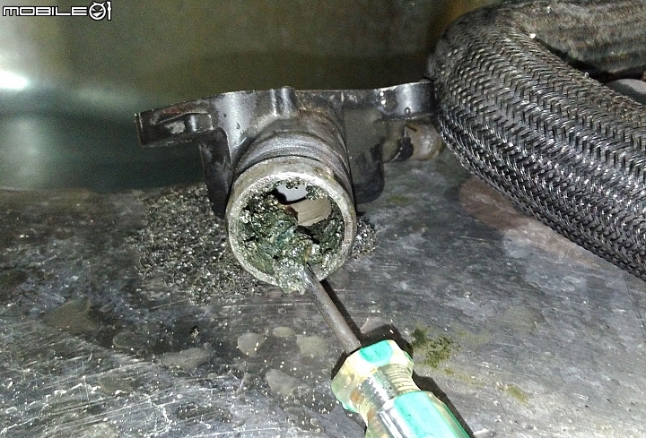 什麼方式可以讓水箱管路在半年內卡垢到塞住？