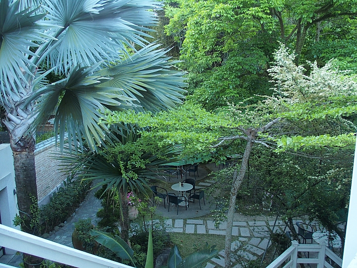 春天去，夏天也去，享受山城般的悠閒在關仔嶺景大渡假莊園。