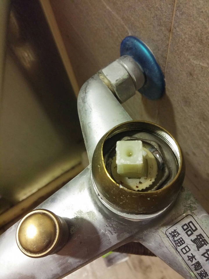 [居家修繕]浴室淋浴龍頭爆了，求救