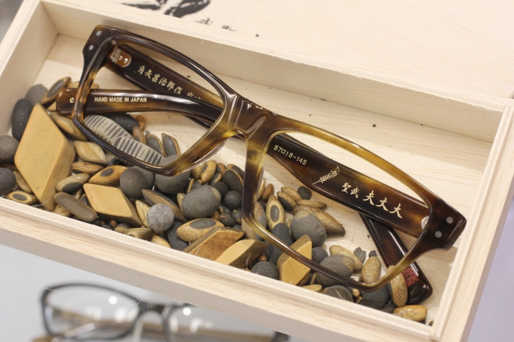 驚豔！角矢甚治郎作手工眼鏡 破天荒台灣府城【武聖大丈夫】150本限定版