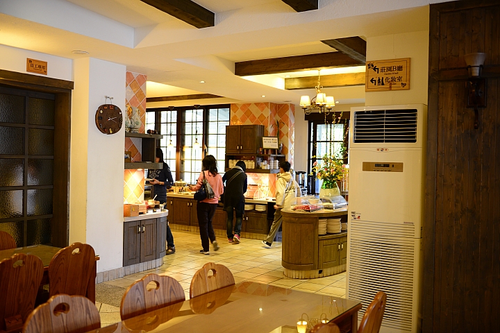 春天去，夏天也去，享受山城般的悠閒在關仔嶺景大渡假莊園。