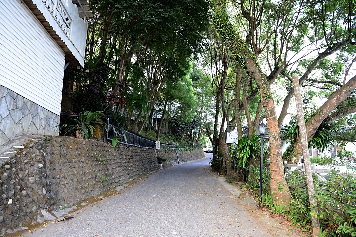 春天去，夏天也去，享受山城般的悠閒在關仔嶺景大渡假莊園。