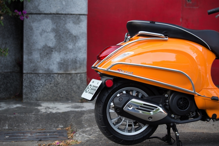 Vespa Sprint 125 女友的小夢想，外加懶人洗車的好幫手，6H石英結晶鍍膜一次搞定
