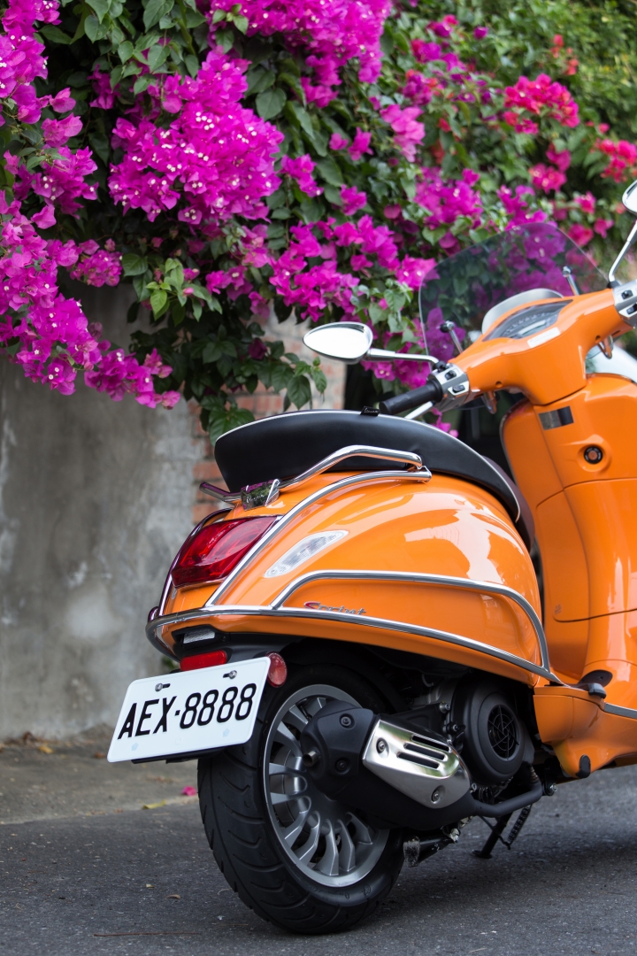 Vespa Sprint 125 女友的小夢想，外加懶人洗車的好幫手，6H石英結晶鍍膜一次搞定