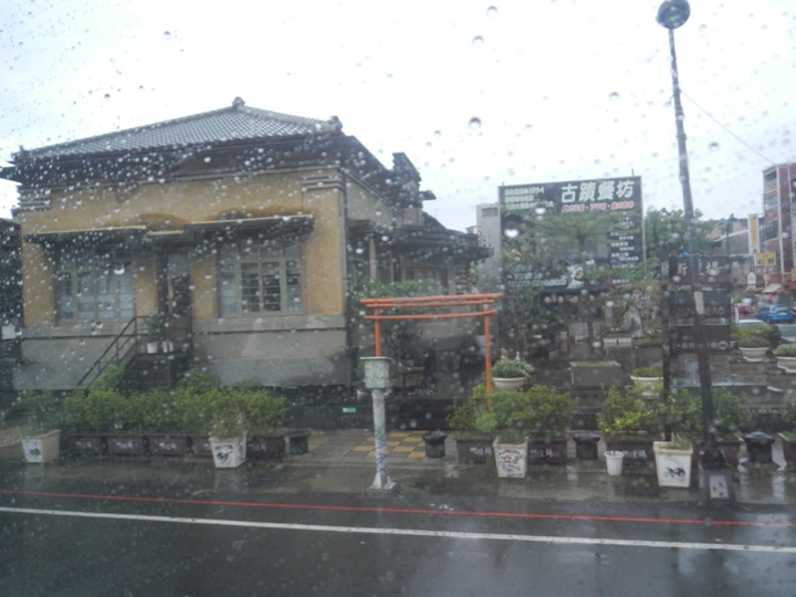 難忘「濕背秀」的一馬--阿勃勒花季馬拉松