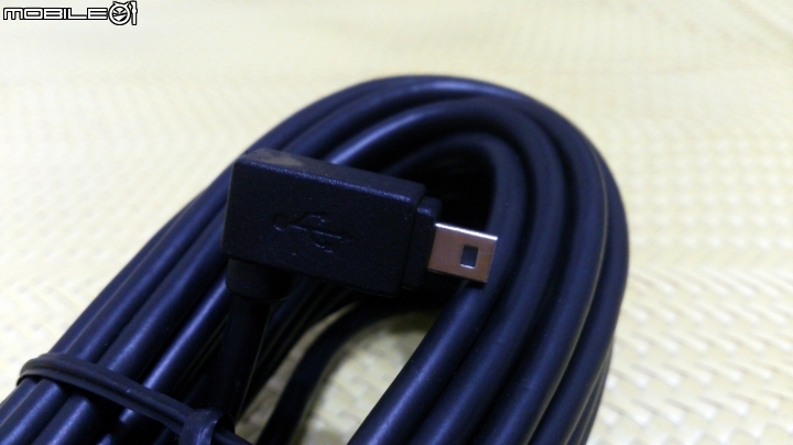 [開箱]Cowon AW2 小巧，前鏡+後鏡個別1080P!...