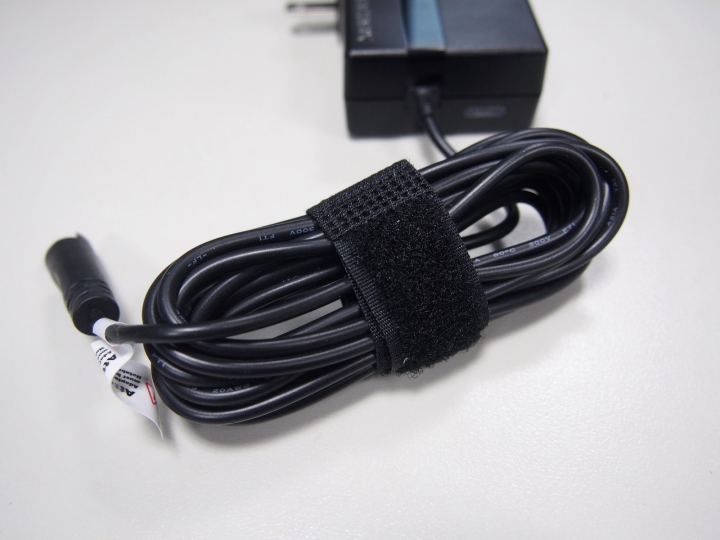 ultrabook 專用輕巧筆電變壓器 Amacrox U one