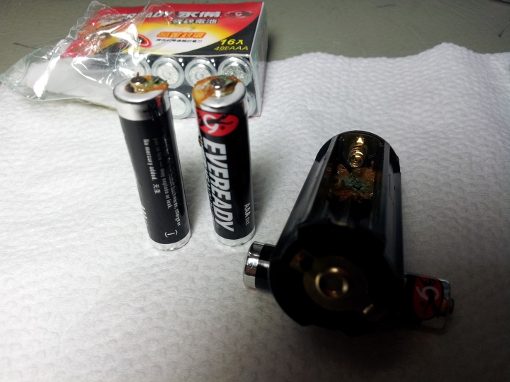 永備碳鋅電池漏液