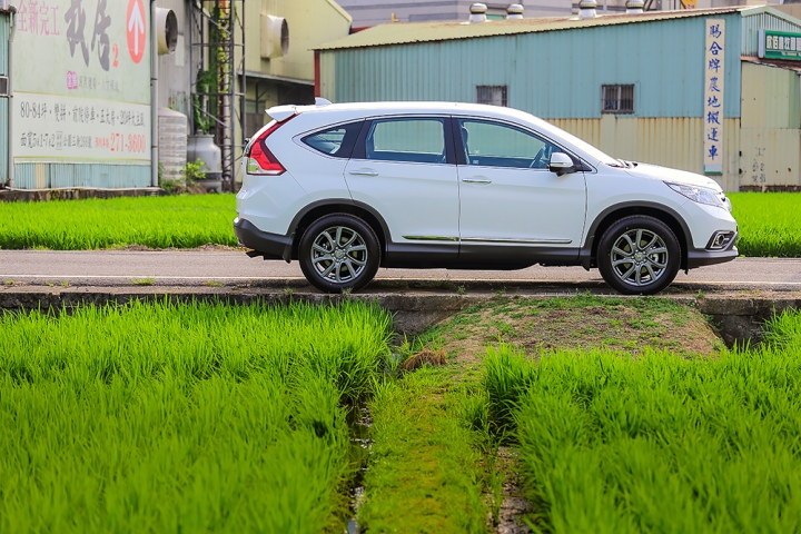 【簡單開箱】2015 HONDA CR-V 2.4VTi-S 開箱_新增1000km保養及油耗分享
