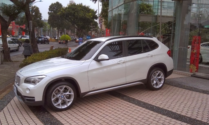請問大大2013BMWX1換同年份W204C250美規外匯車的問題