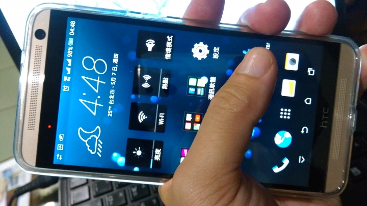 「開箱」One E9+與蝴蝶2簡單比較以及Sense 7新功能介紹