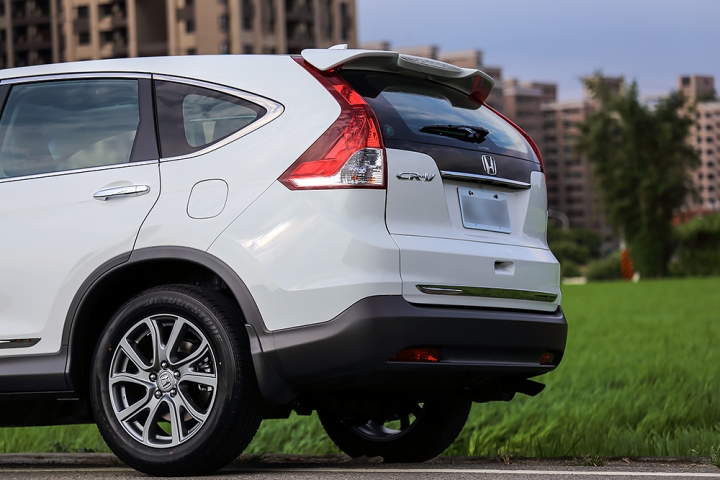 【簡單開箱】2015 HONDA CR-V 2.4VTi-S 開箱_新增1000km保養及油耗分享