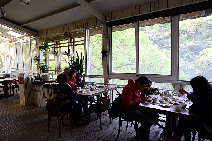 春天去，夏天也去，享受山城般的悠閒在關仔嶺景大渡假莊園。