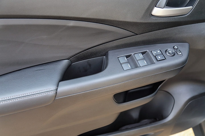 【簡單開箱】2015 HONDA CR-V 2.4VTi-S 開箱_新增1000km保養及油耗分享