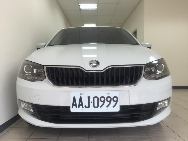 [開箱]-簡單開箱-FABIA-1.2-TSI-月光白