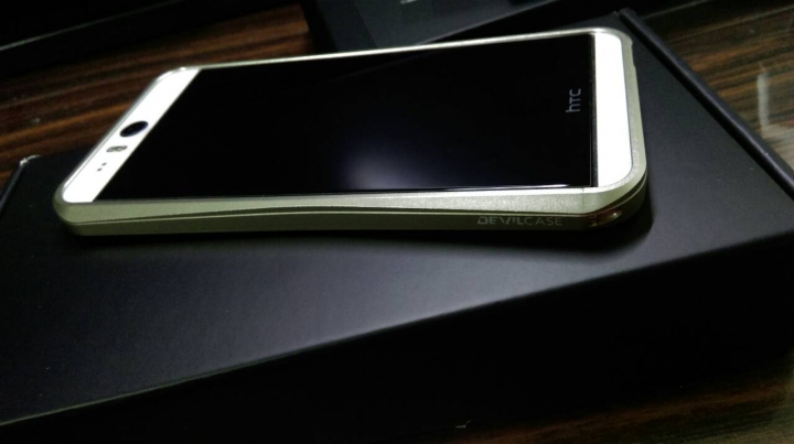 HTC Desire EYE DEVILCASE 惡魔鋁合金保護框 (金色) 開箱