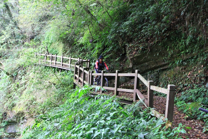 嘉南雲峰下豐山石盤谷單車O型環線